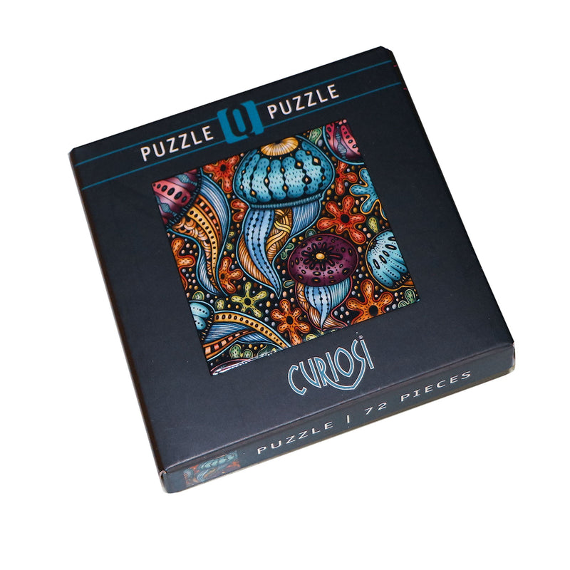 CURIOSI | Produktverpackung des Puzzle Q "Life 3" mit abstrakten Quallen und Seesternen als Motiv