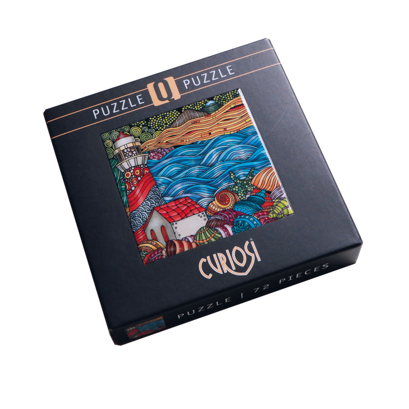 CURIOSI | Produktverpackung des Puzzles Q "Color Mix 2" mit  illustriertem Leuchtturm und Meer als Motiv