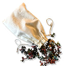 CURIOSI | heller Jutebeutel aus dem die außergewöhnlichen Teile des Puzzles "Millepedes" fallen 