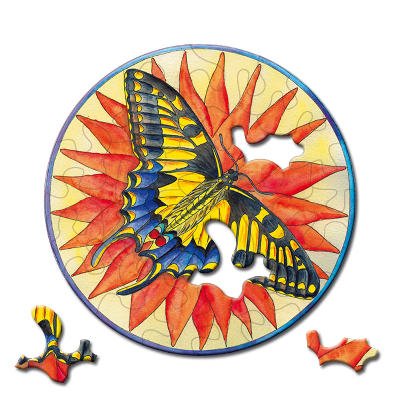CURIOSI | fast fertiges Puzzle Picoli "Schmetterling" mit gelb-blauem Schmetterling auf roter Blüte 